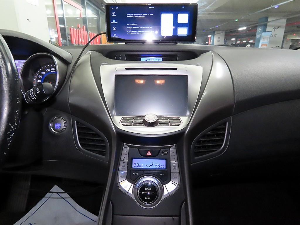 HYUNDAI Avante - Vista 11