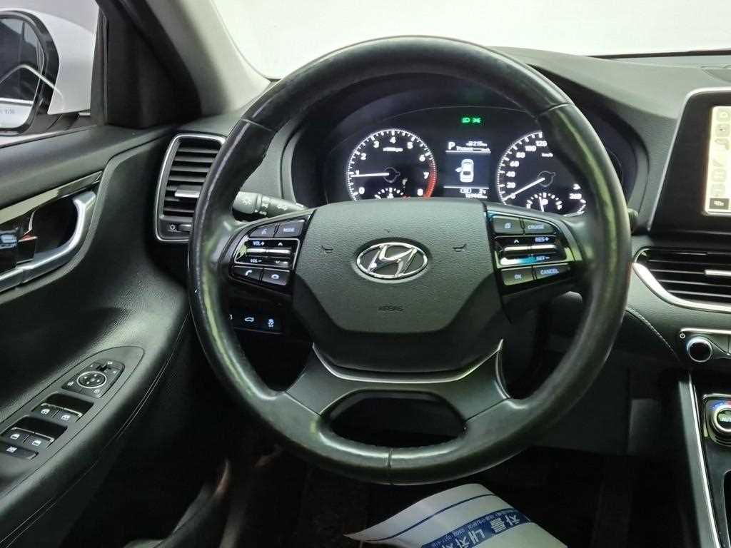 HYUNDAI Grandeur - Vista 9