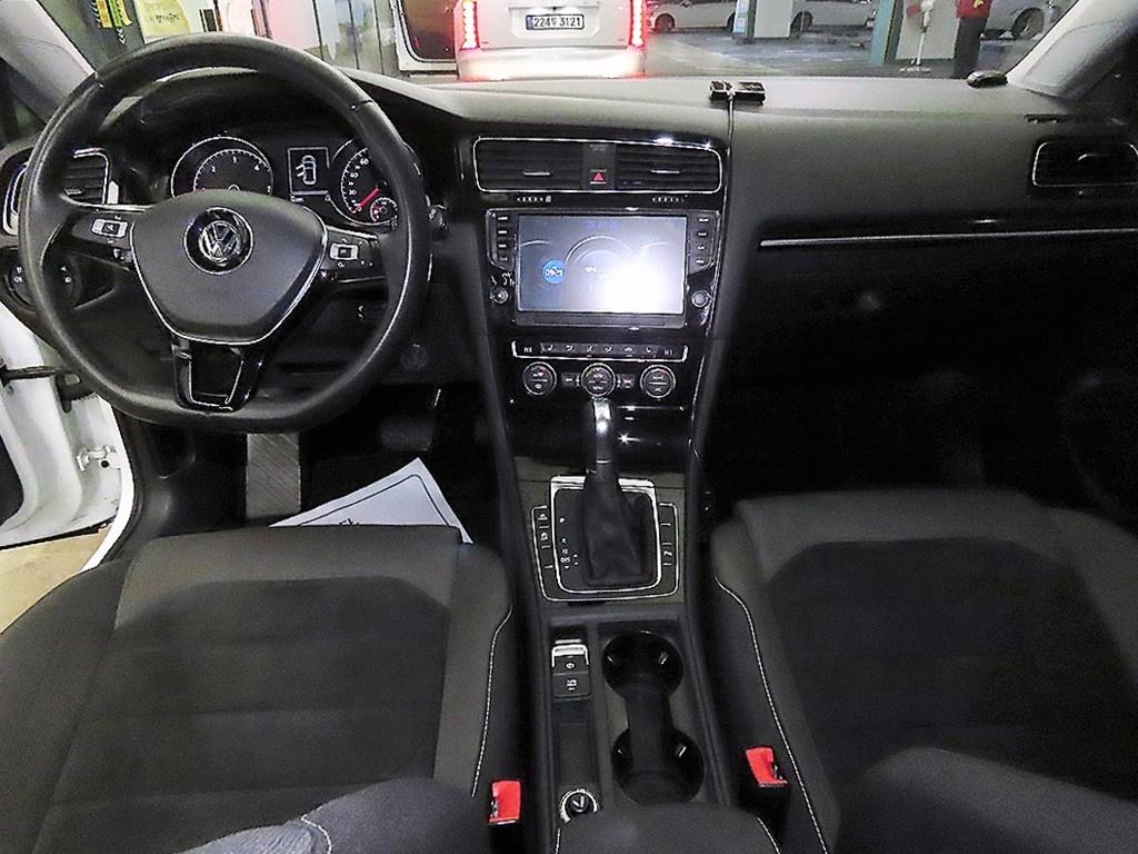 Volkswagen Golf - Vista 10