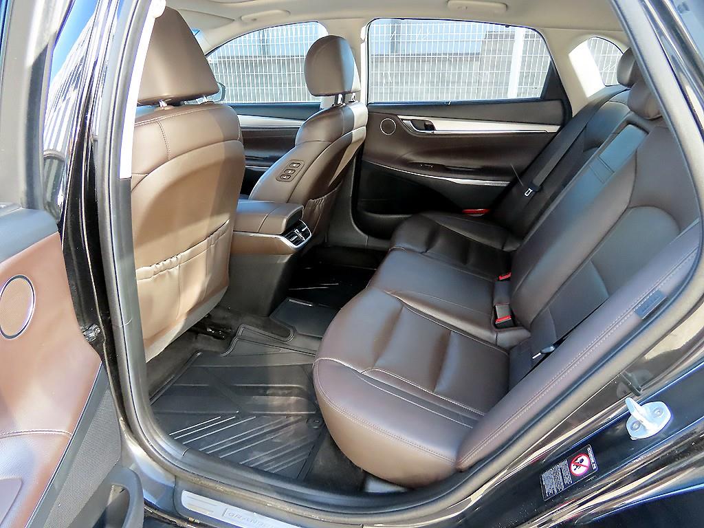 HYUNDAI Grandeur - Vista 6