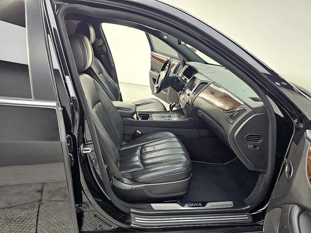 HYUNDAI Equus - Vista 11