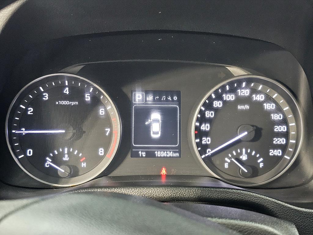 HYUNDAI Avante - Vista 7