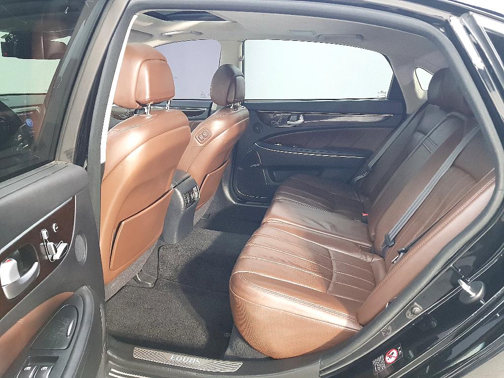 HYUNDAI Equus - Vista 9