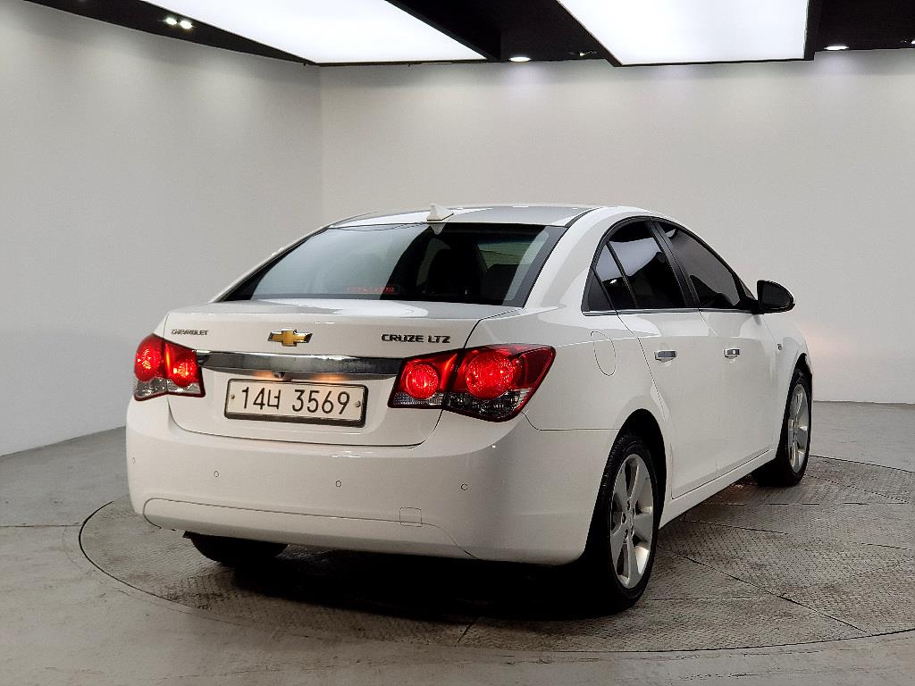 Chevrolet Cruise - Vista 4