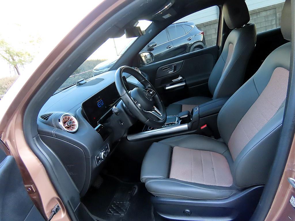 Mercedes Benz EQA - Vista 5