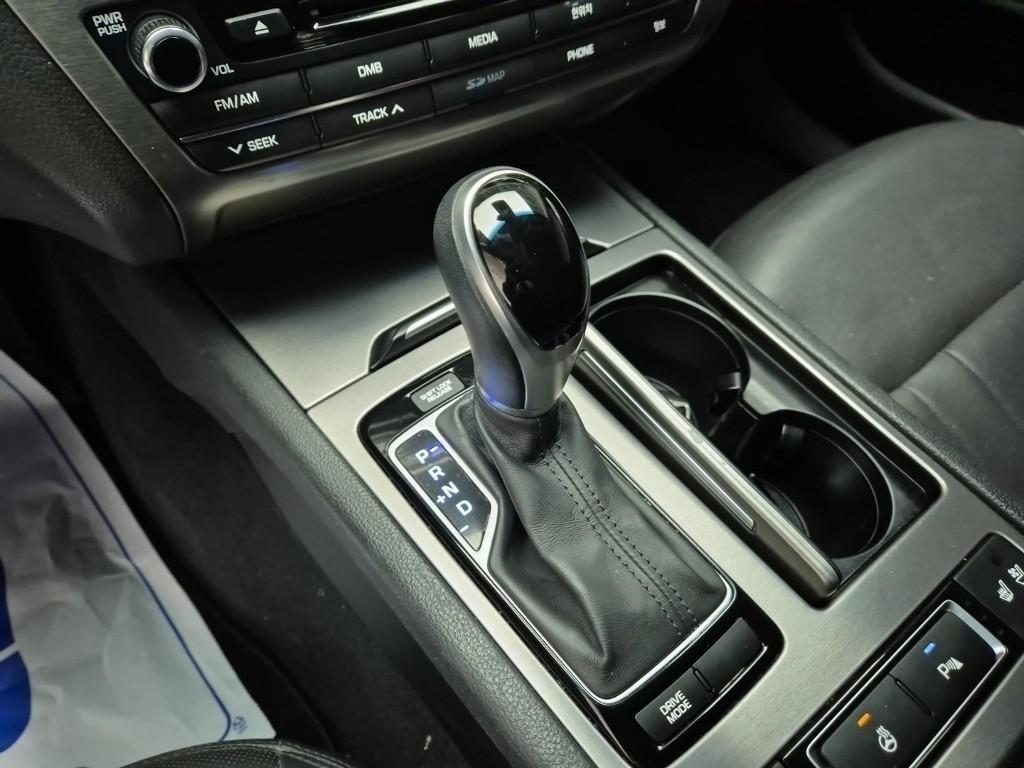 HYUNDAI Genesis - Vista 12