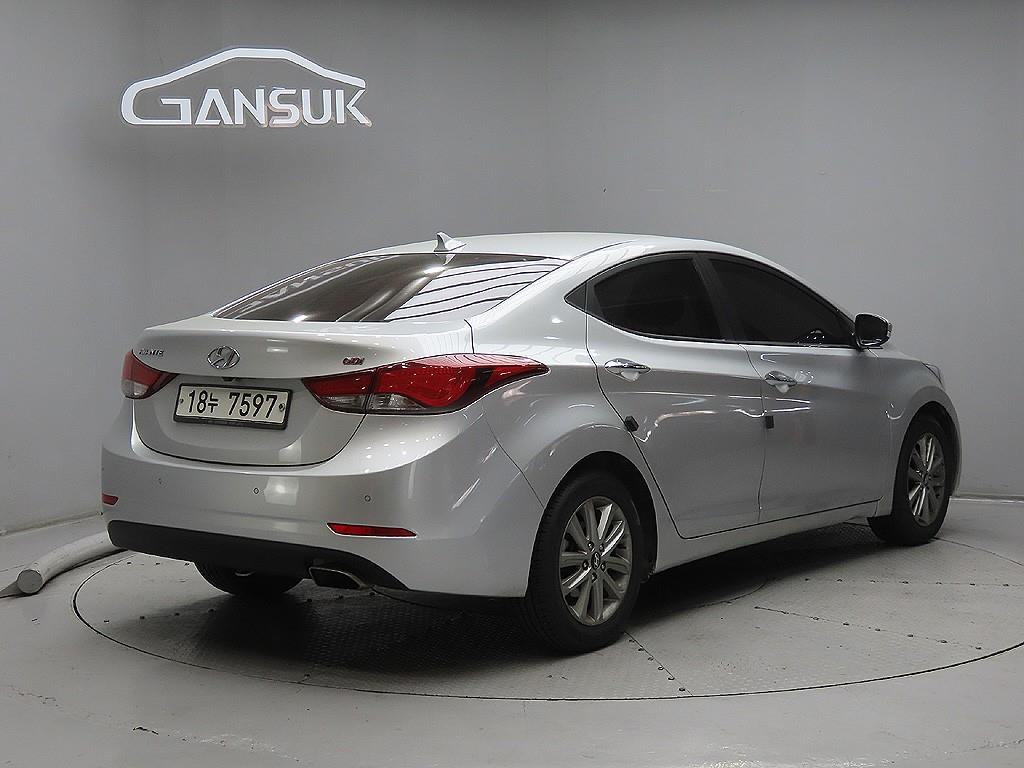 HYUNDAI Avante - Vista 7