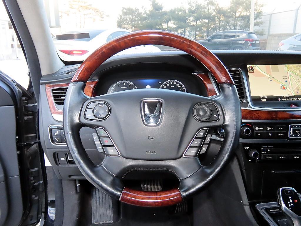 HYUNDAI Equus - Vista 8