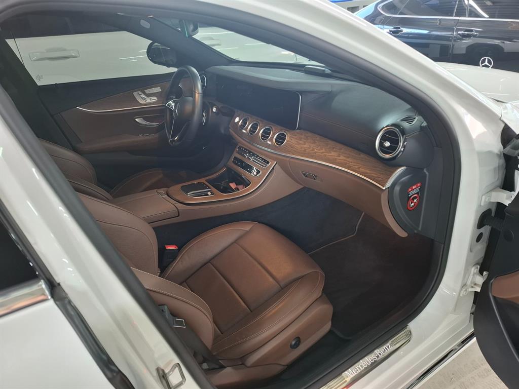 Mercedes Benz E class - Vista 4