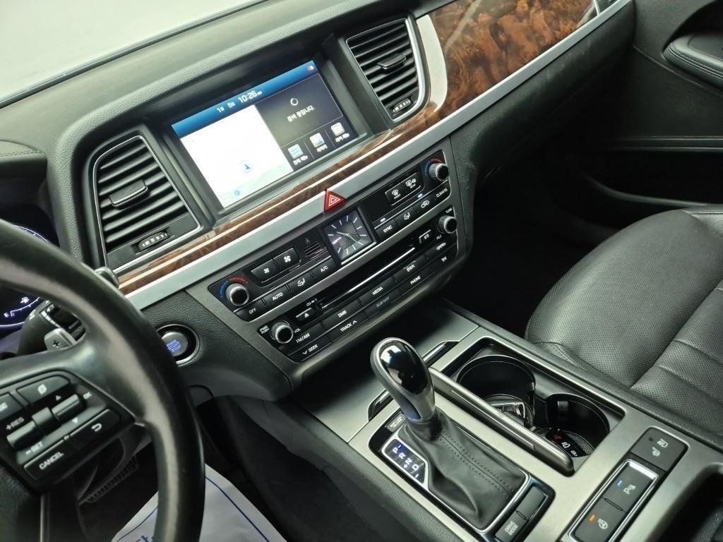 HYUNDAI Genesis - Vista 9