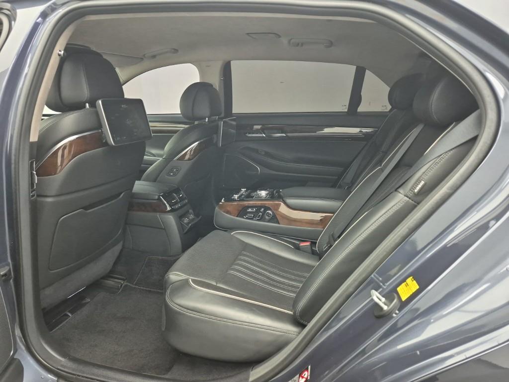 Genesis EQ900 - Vista 12