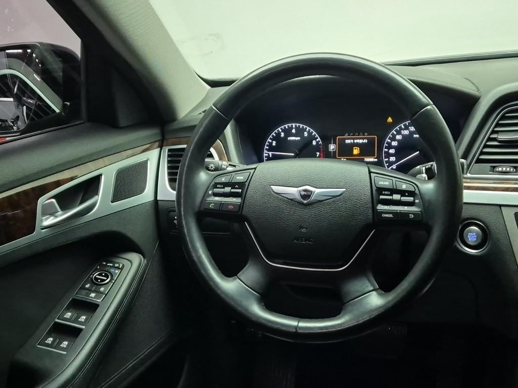 HYUNDAI Genesis - Vista 6