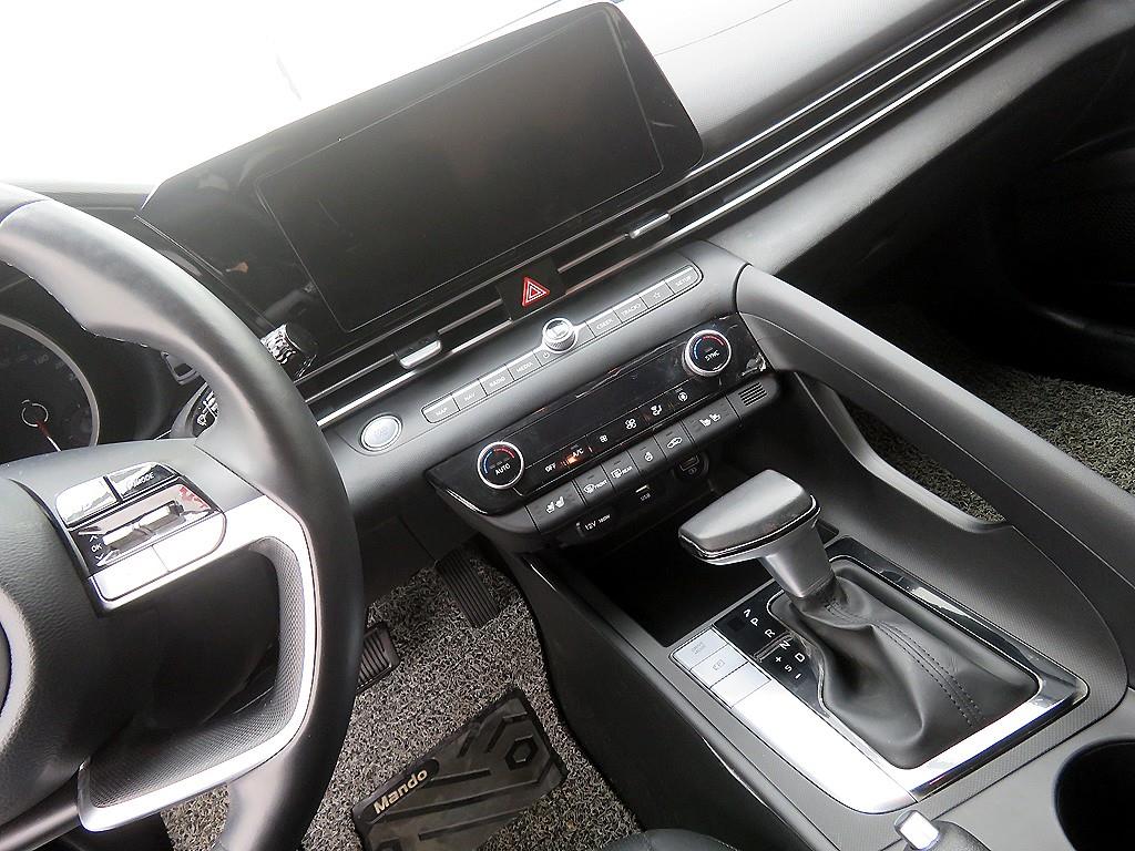 HYUNDAI Avante - Vista 11