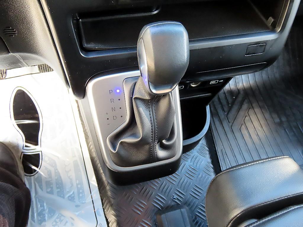 HYUNDAI Staria - Vista 10