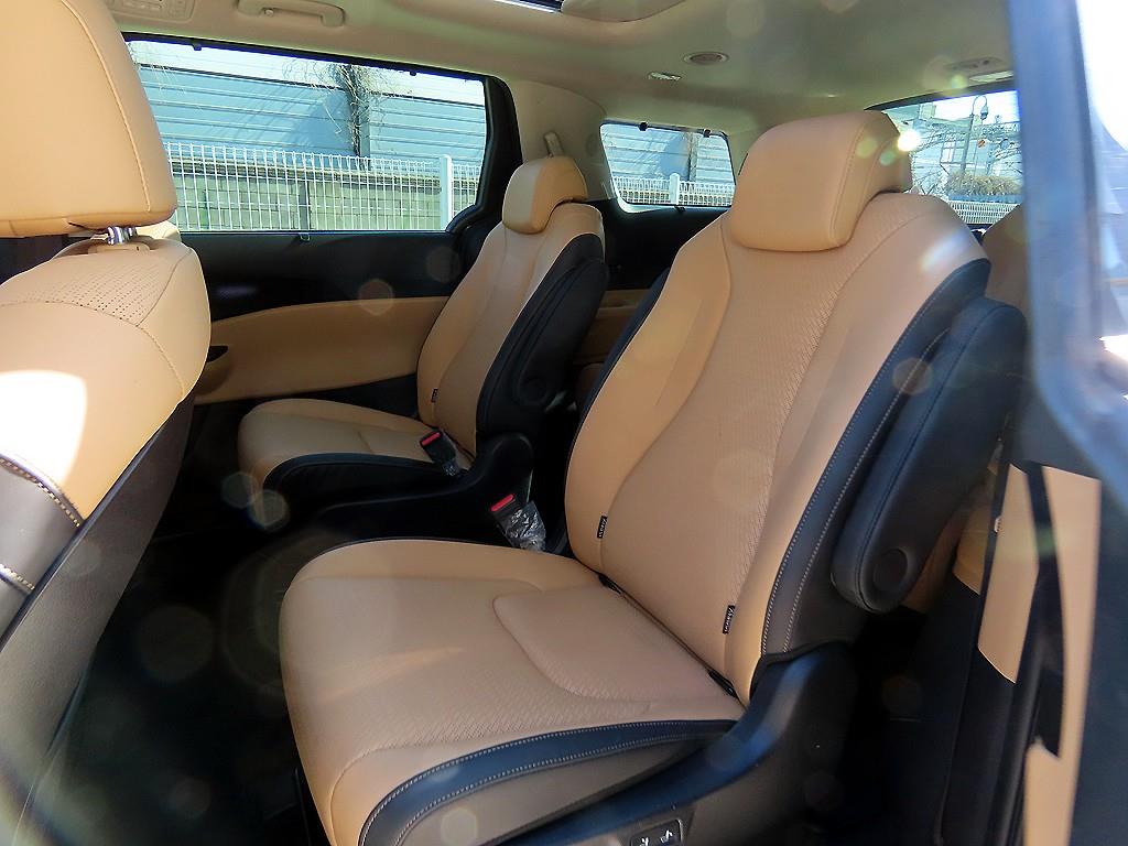 KIA Carnival - Vista 6