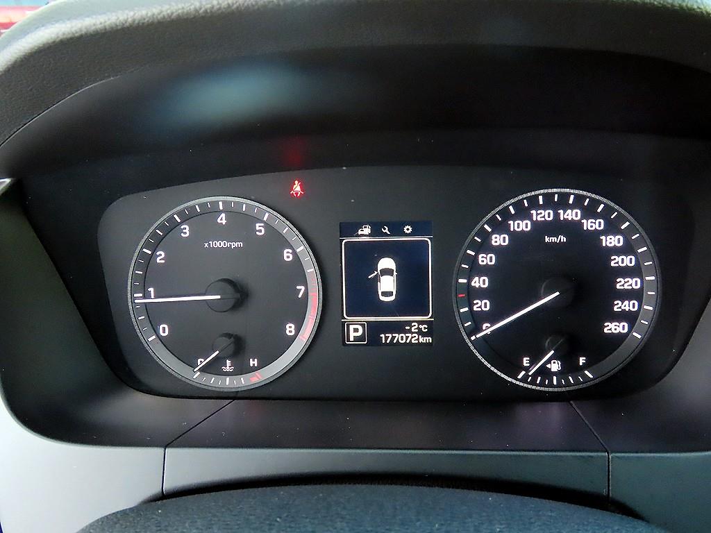 HYUNDAI Sonata - Vista 9