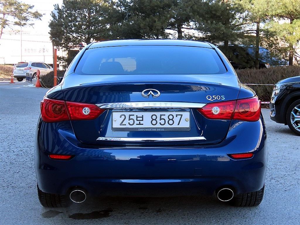 Infiniti Q - Vista 4