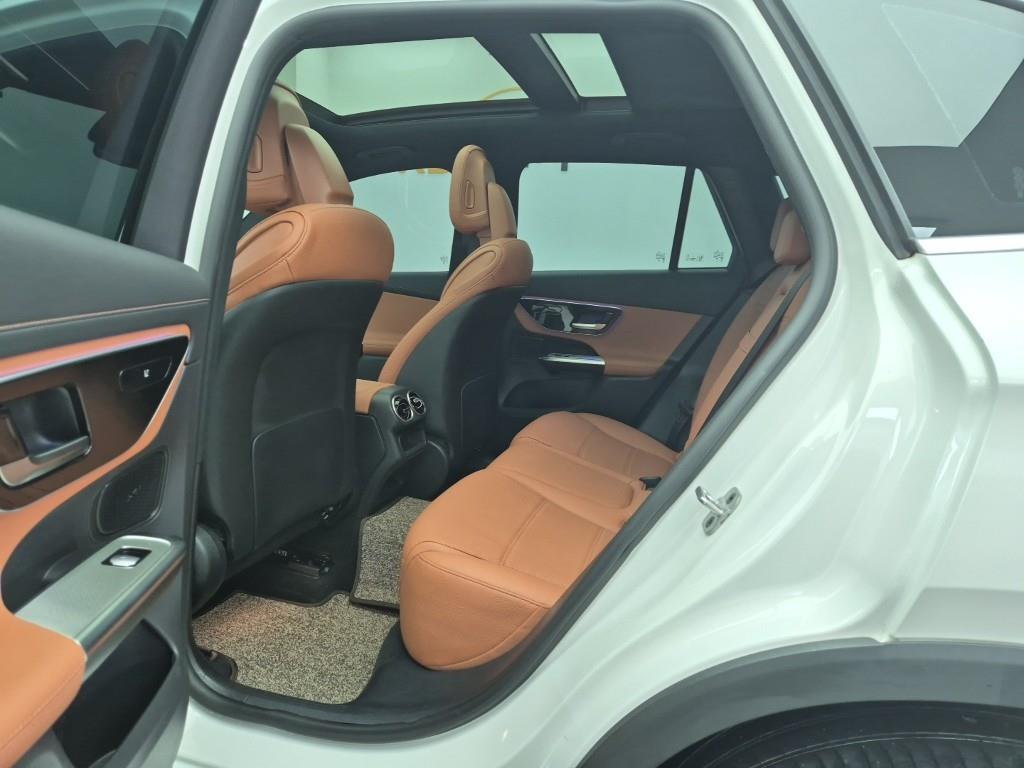 Mercedes Benz GLC Class - Vista 12