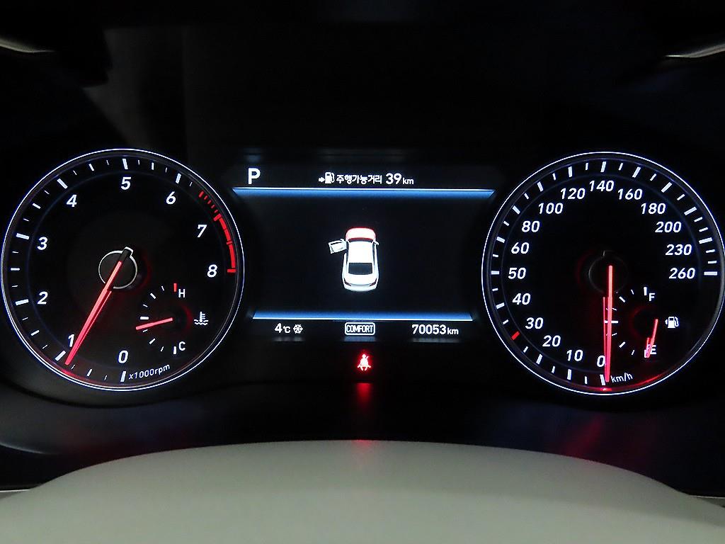 Genesis G70 - Vista 9