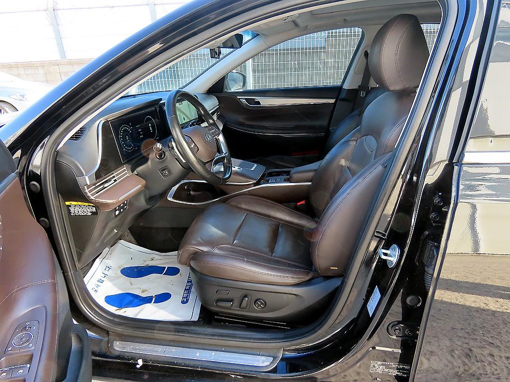 HYUNDAI Grandeur - Vista 5