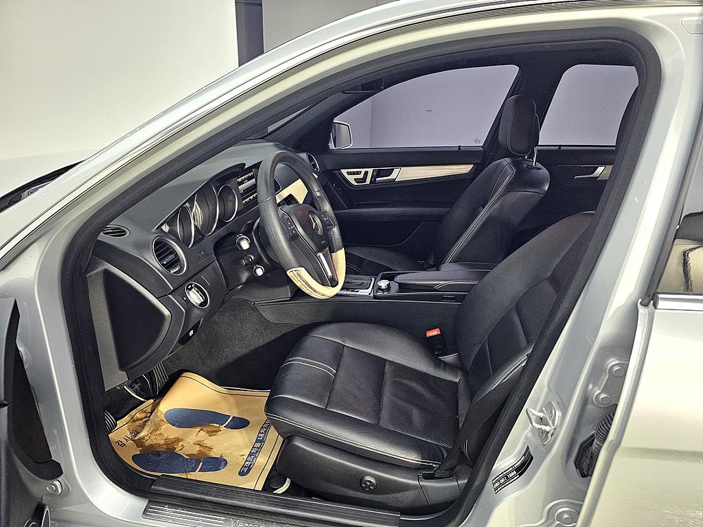 Mercedes Benz C Class - Vista 8