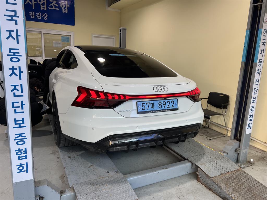 Audi e-Tron GT - Vista 10