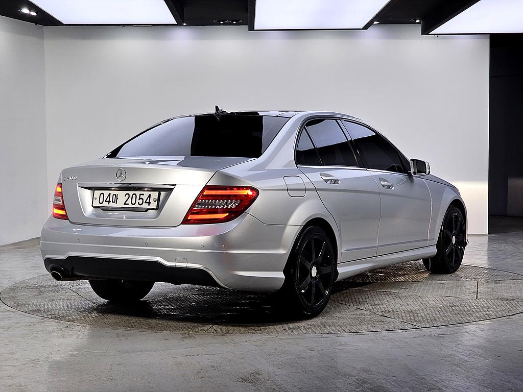 Mercedes Benz C Class - Vista 4