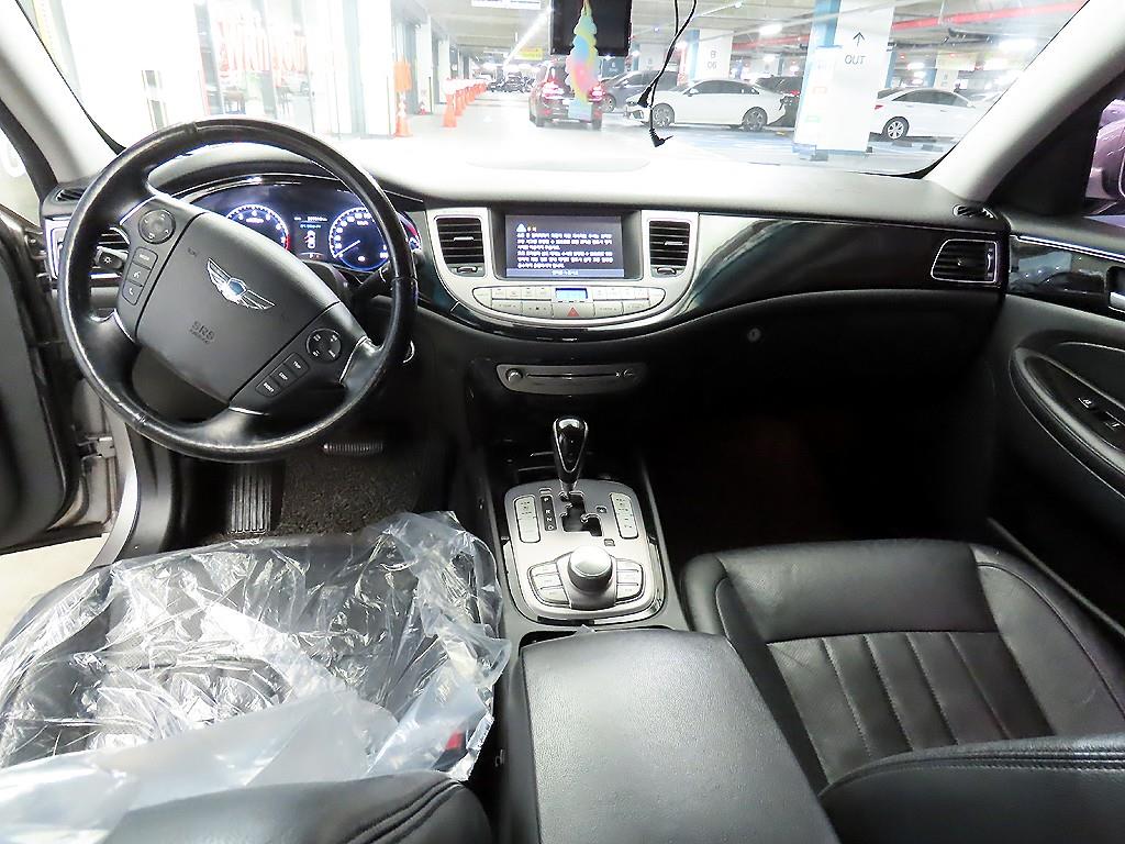 HYUNDAI Genesis - Vista 10