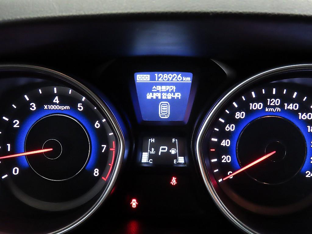 HYUNDAI Avante - Vista 9