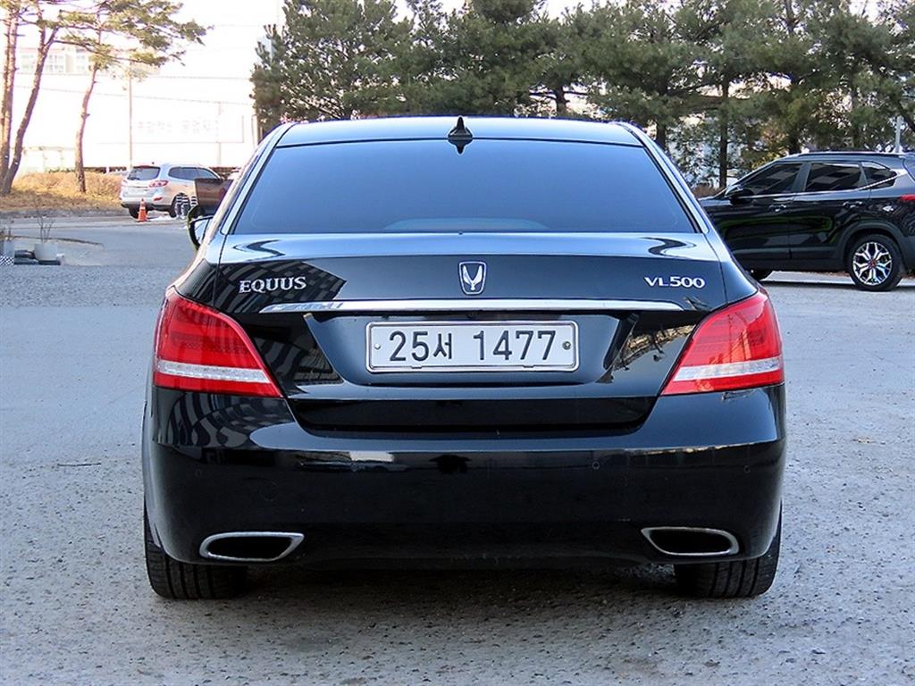 HYUNDAI Equus - Vista 4