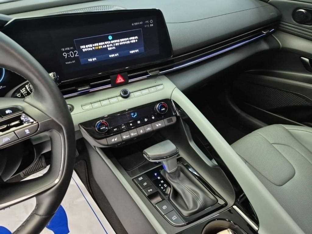 HYUNDAI Avante - Vista 10