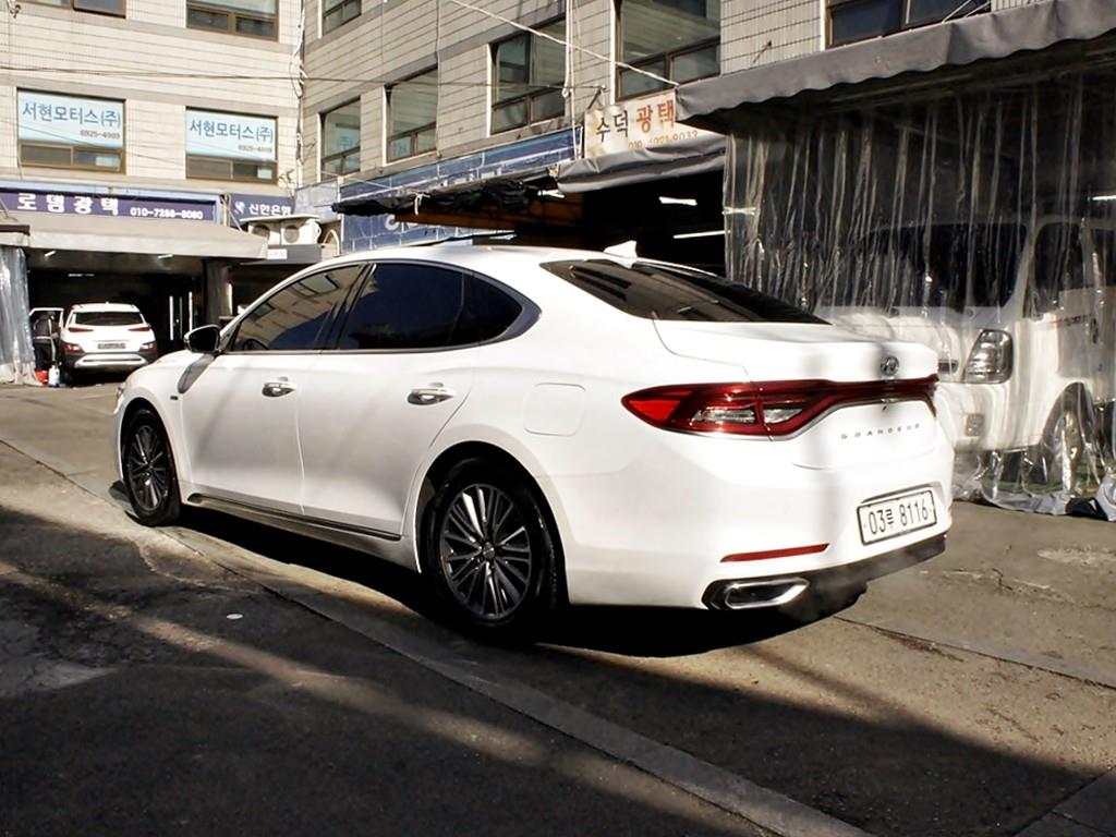 HYUNDAI Grandeur - Vista 7