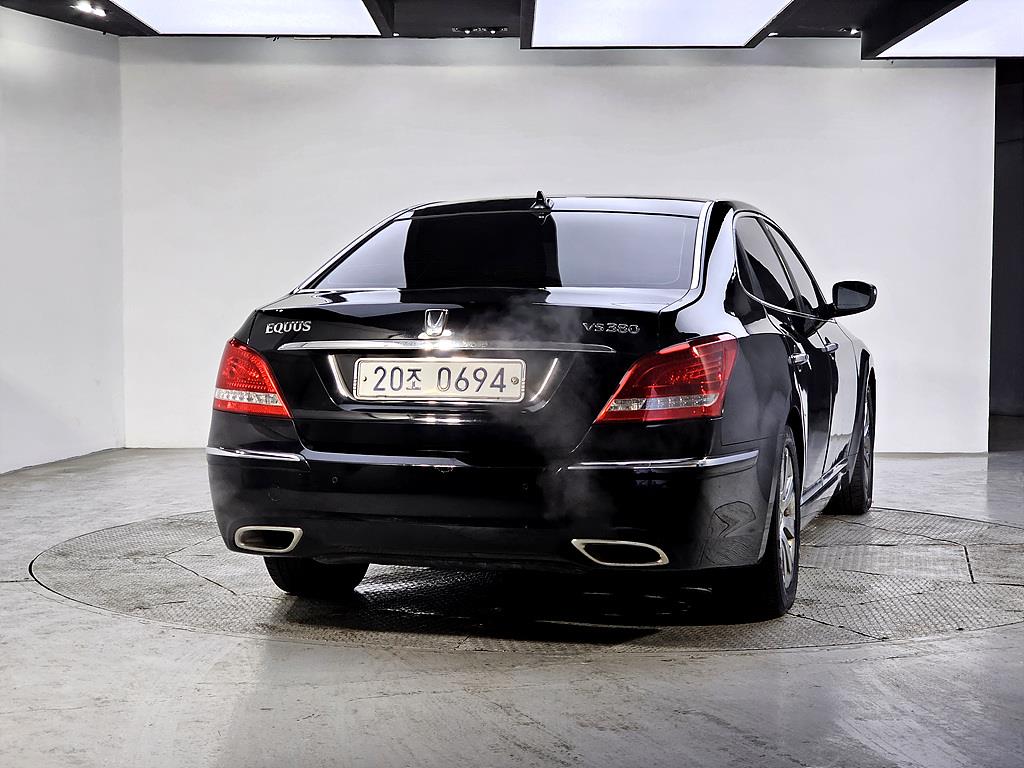 HYUNDAI Equus - Vista 3