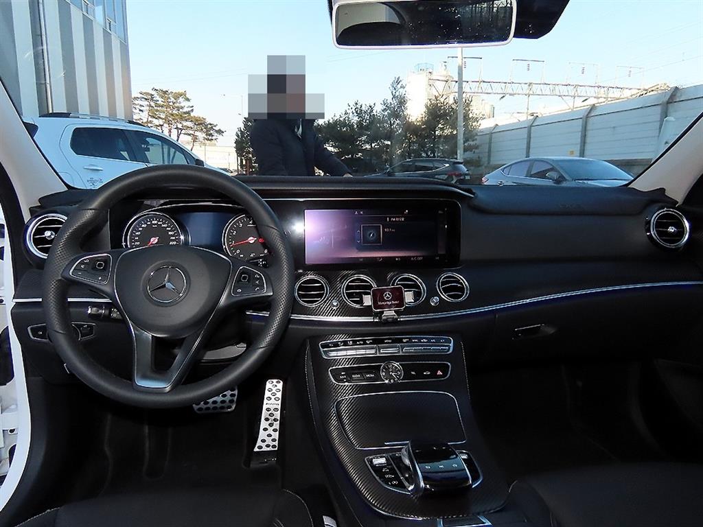 Mercedes Benz E class - Vista 7