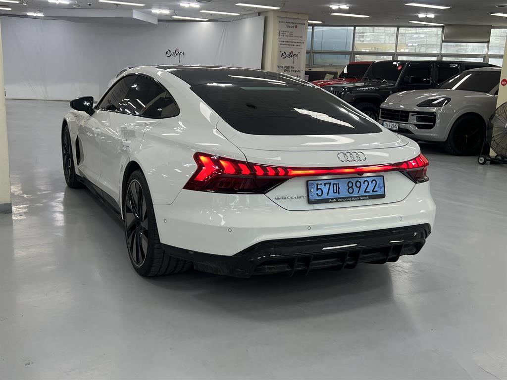 Audi e-Tron GT - Vista 5