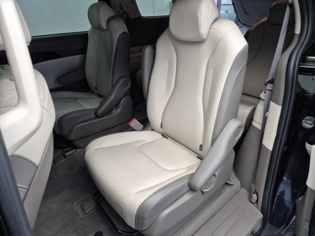 KIA Carnival - Vista 8