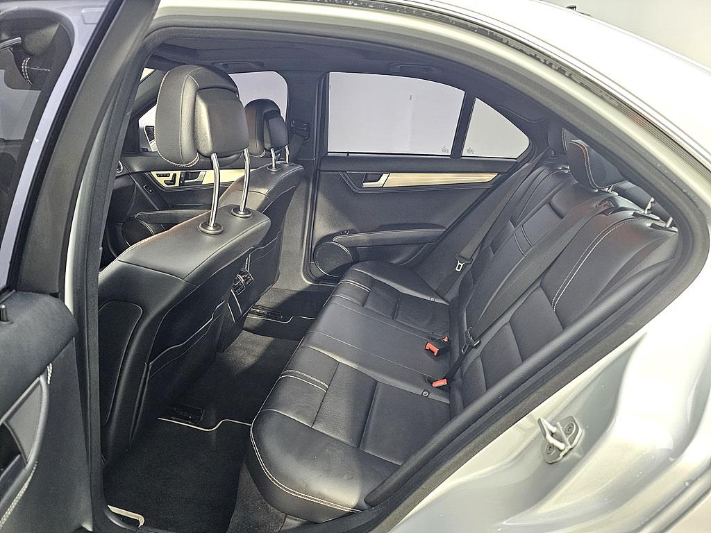 Mercedes Benz C Class - Vista 9