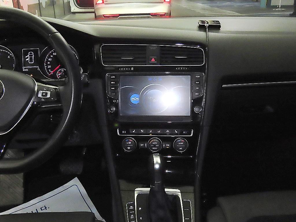 Volkswagen Golf - Vista 11