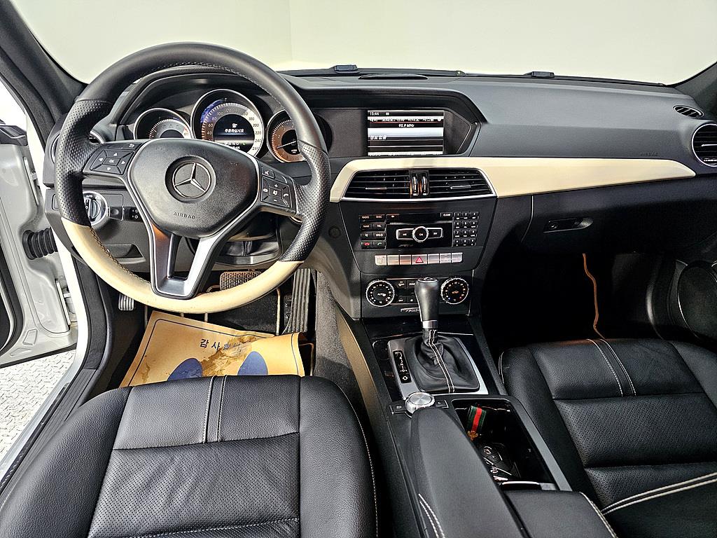 Mercedes Benz C Class - Vista 5