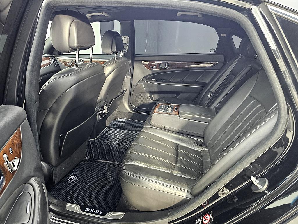 HYUNDAI Equus - Vista 9