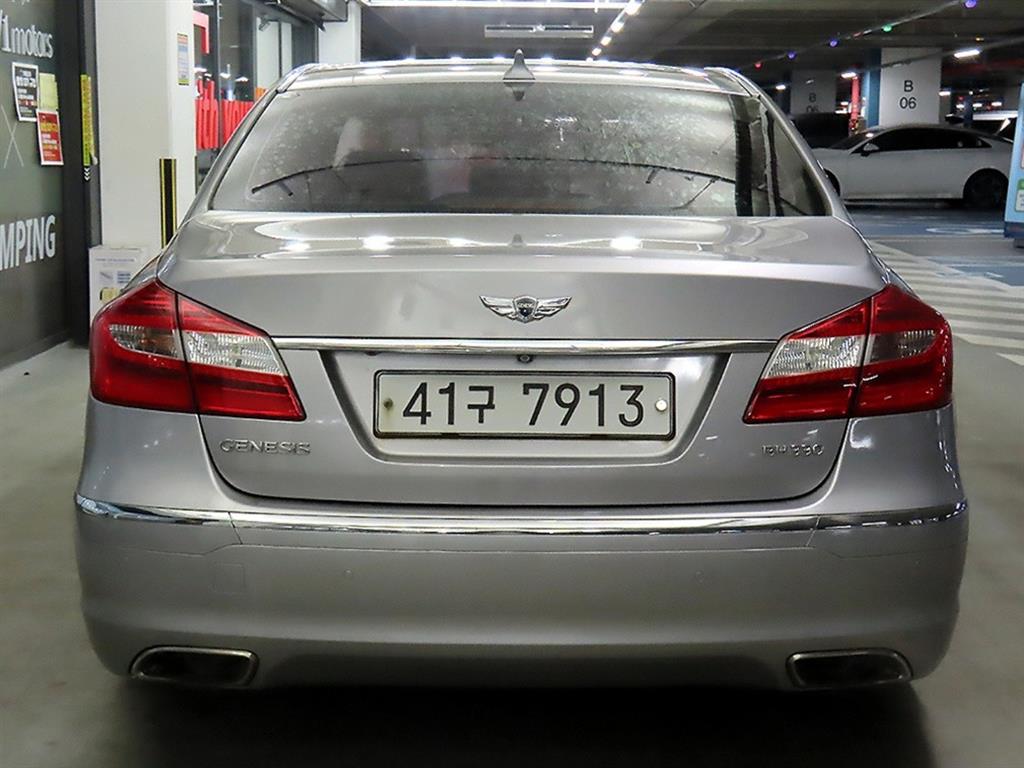 HYUNDAI Genesis - Vista 5
