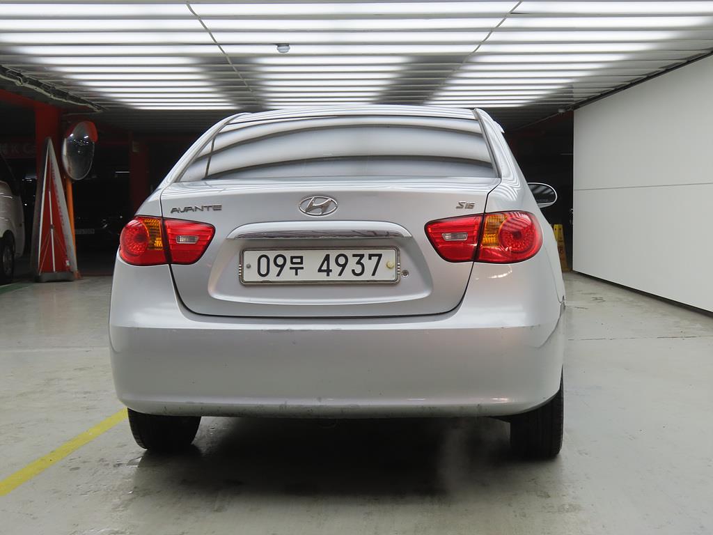 HYUNDAI Avante - Vista 3