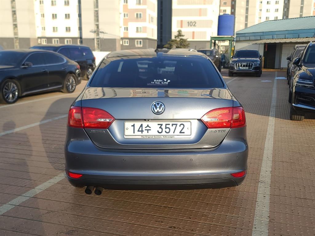 Volkswagen Jetta - Vista 5