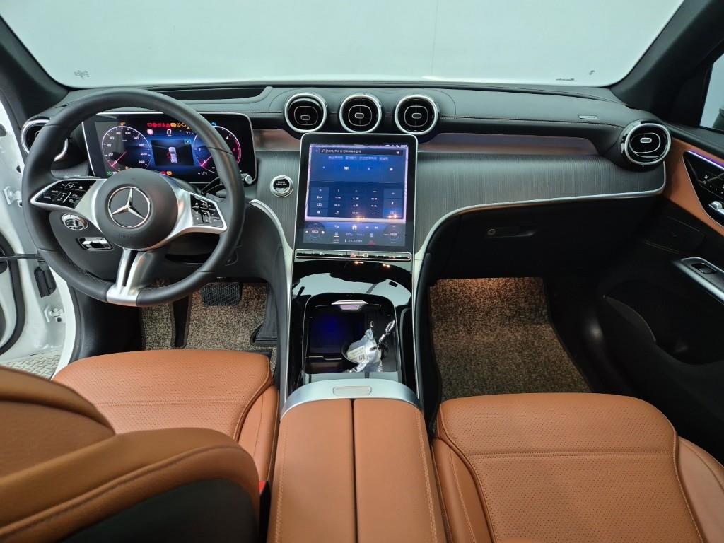 Mercedes Benz GLC Class - Vista 5