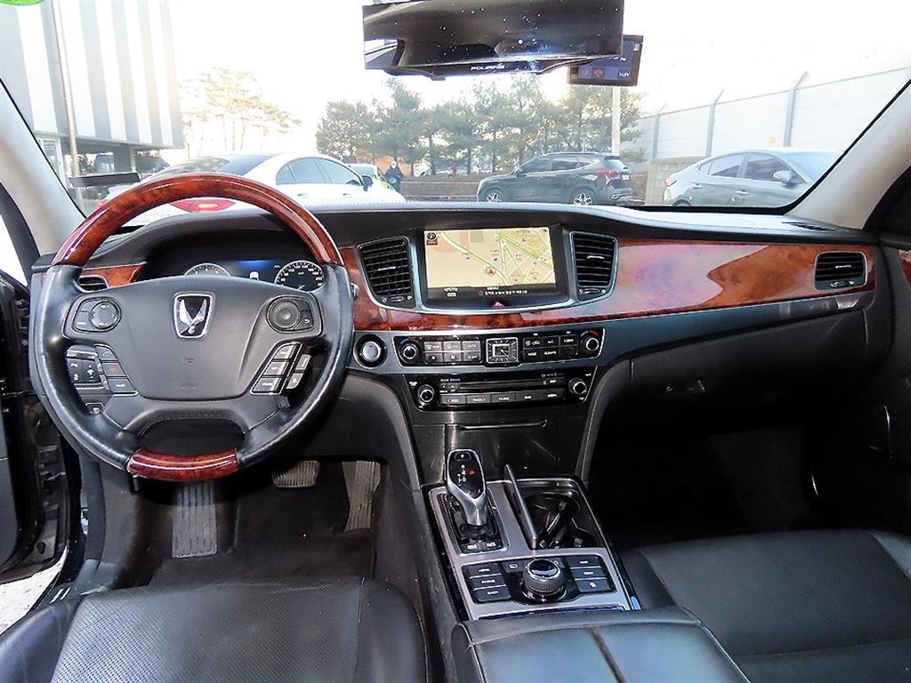 HYUNDAI Equus - Vista 7