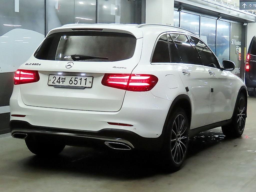 Mercedes Benz GLC Class - Vista 4