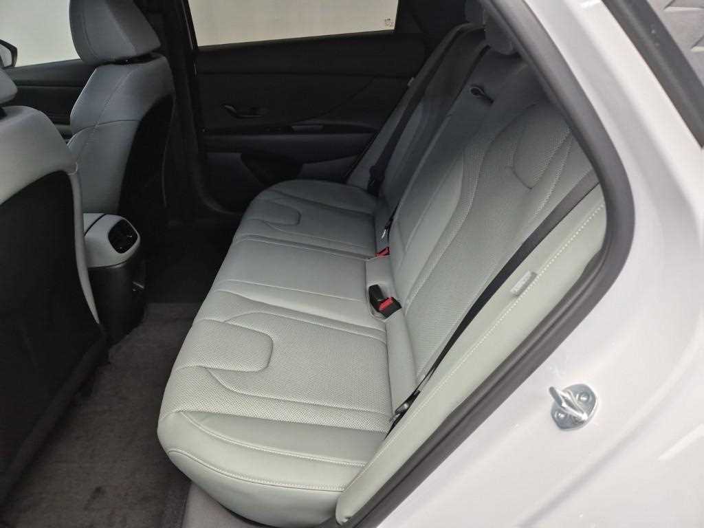 HYUNDAI Avante - Vista 12