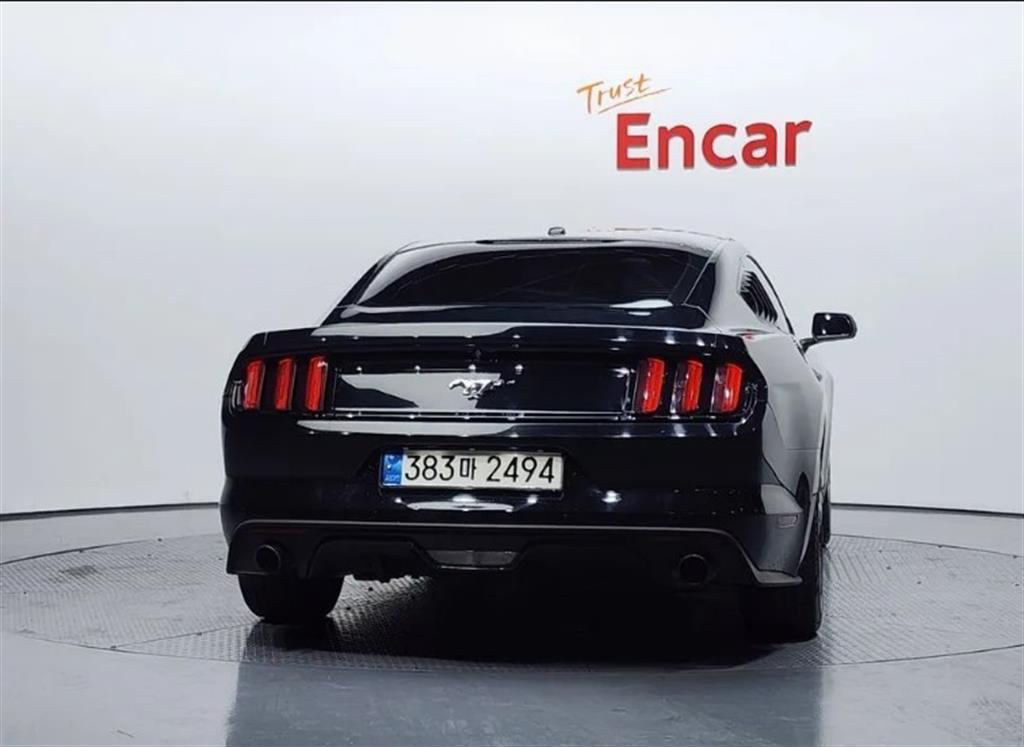 Ford Mustang - Vista 4