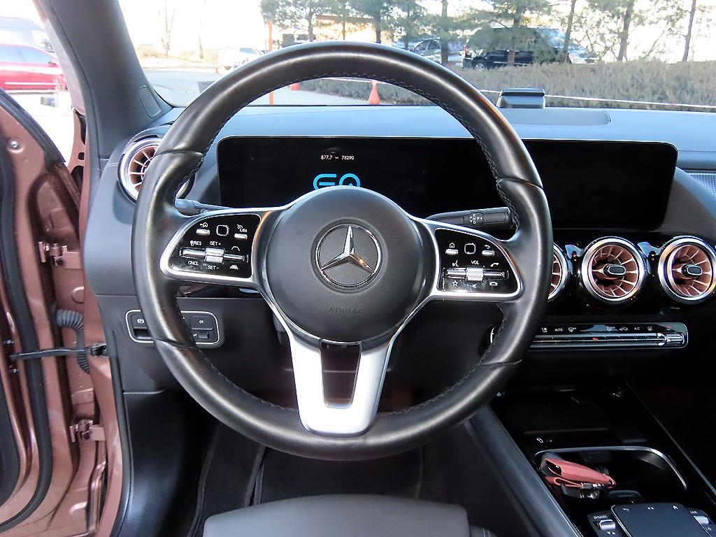 Mercedes Benz EQA - Vista 8