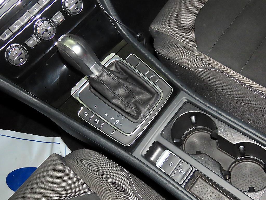 Volkswagen Golf - Vista 12